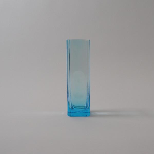 파란 사각잔. 화병