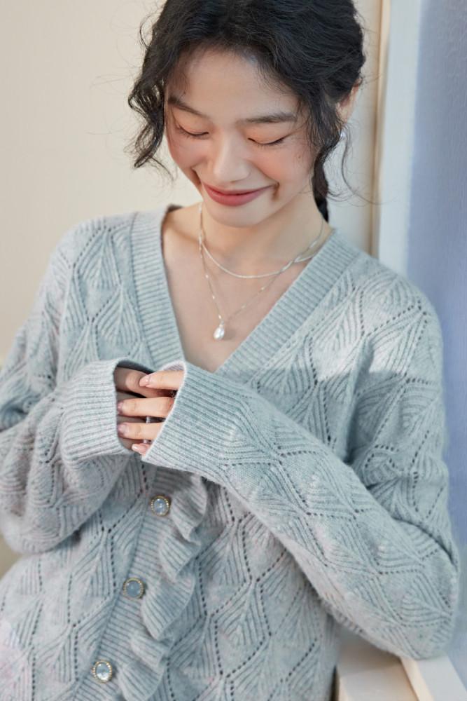 [KUOSE] 쿠오세 여성 그라데이션 러플 펀칭 스웨터