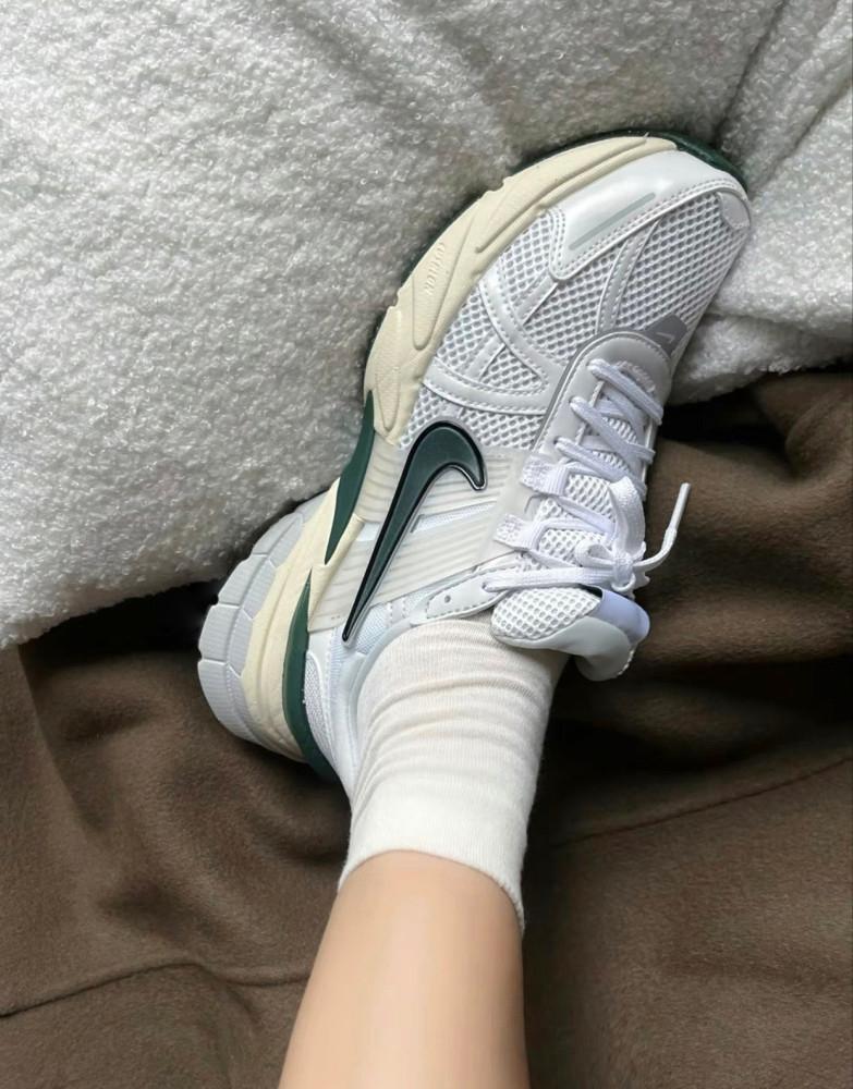 나이키 V2K 런 포톤 더스트 그린 우먼스