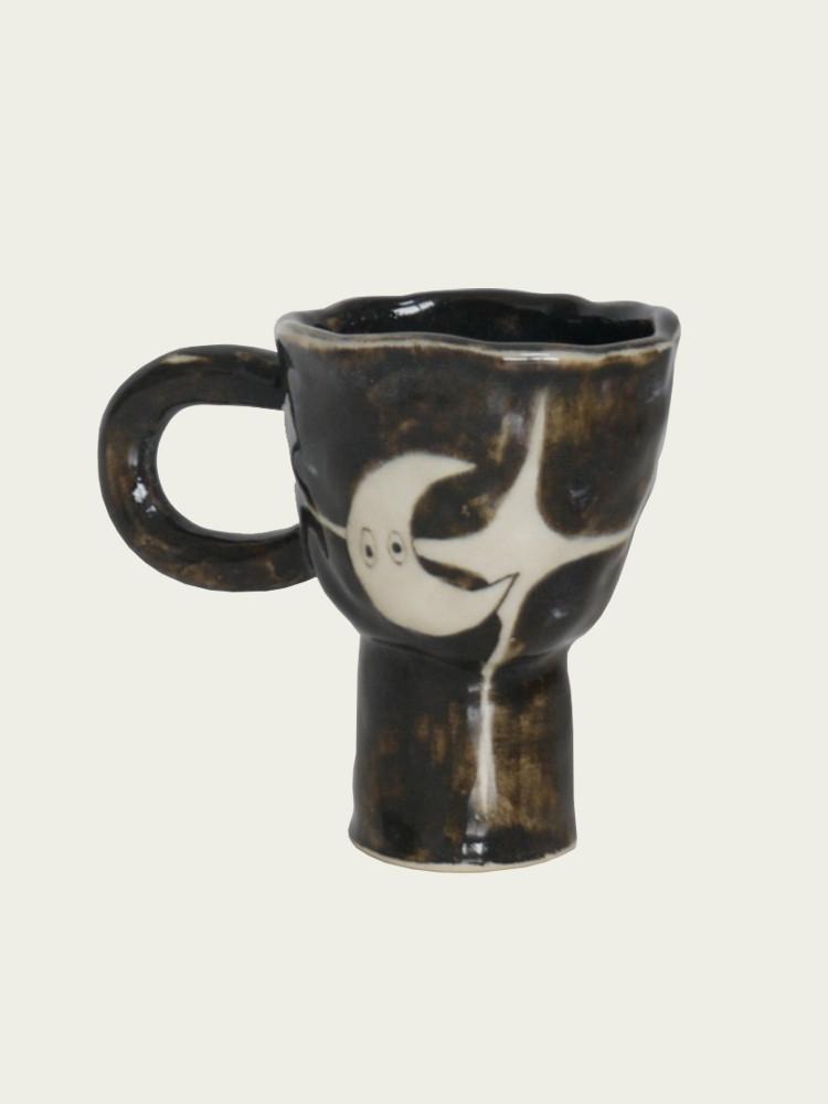 Black Cup (moon star)