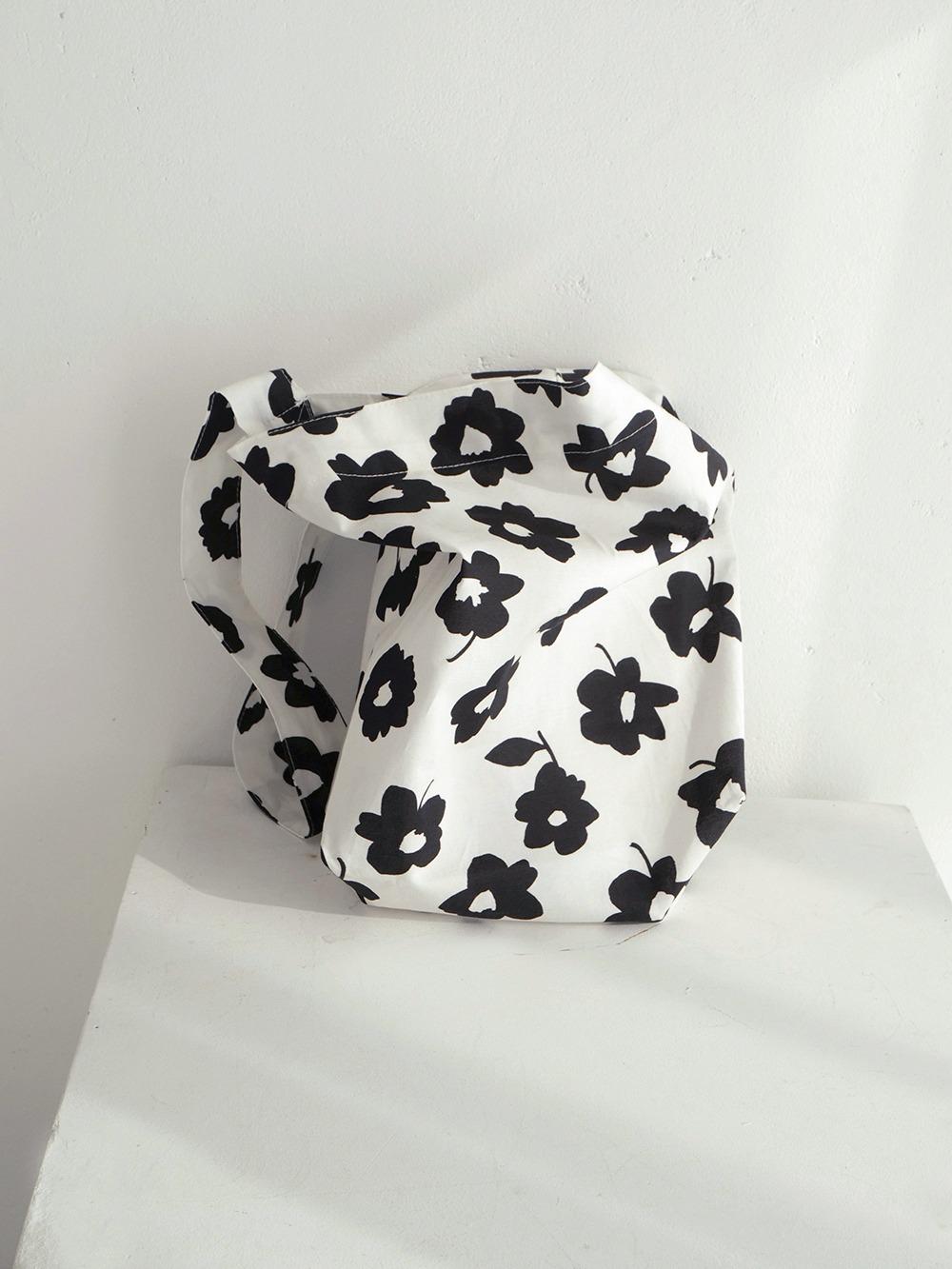 Black flower mini bag