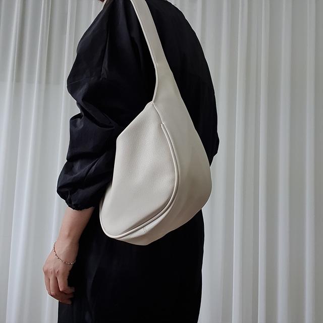 시크 라운드 레더 미디움 반달 호보백 (2컬러)