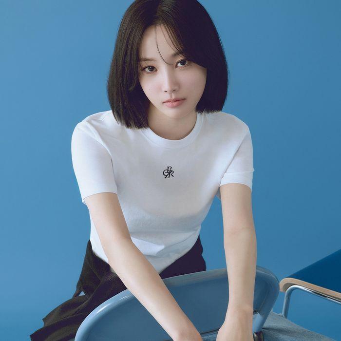 심볼 로고 자수 반팔 티셔츠_2COLORS