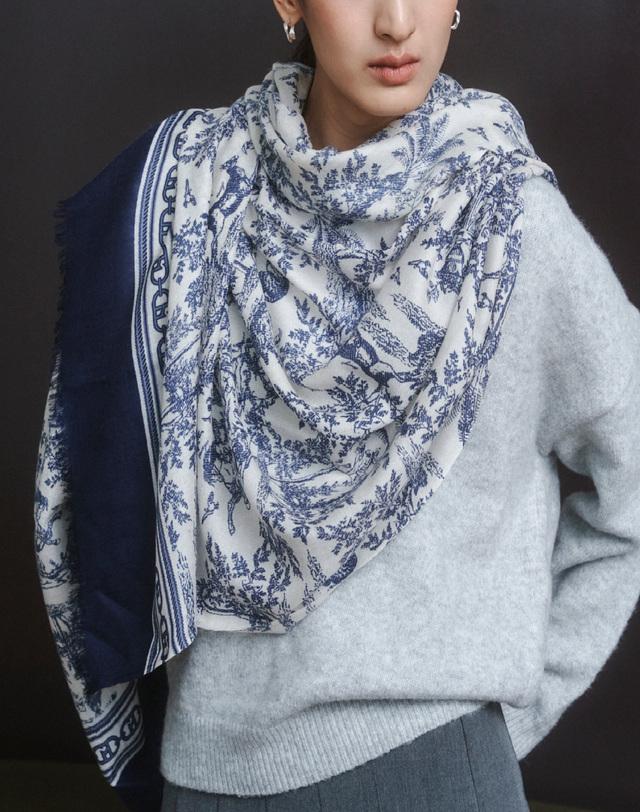 [뜨왈드주이] Toile de Jouy 네이비 울 롱 스카프