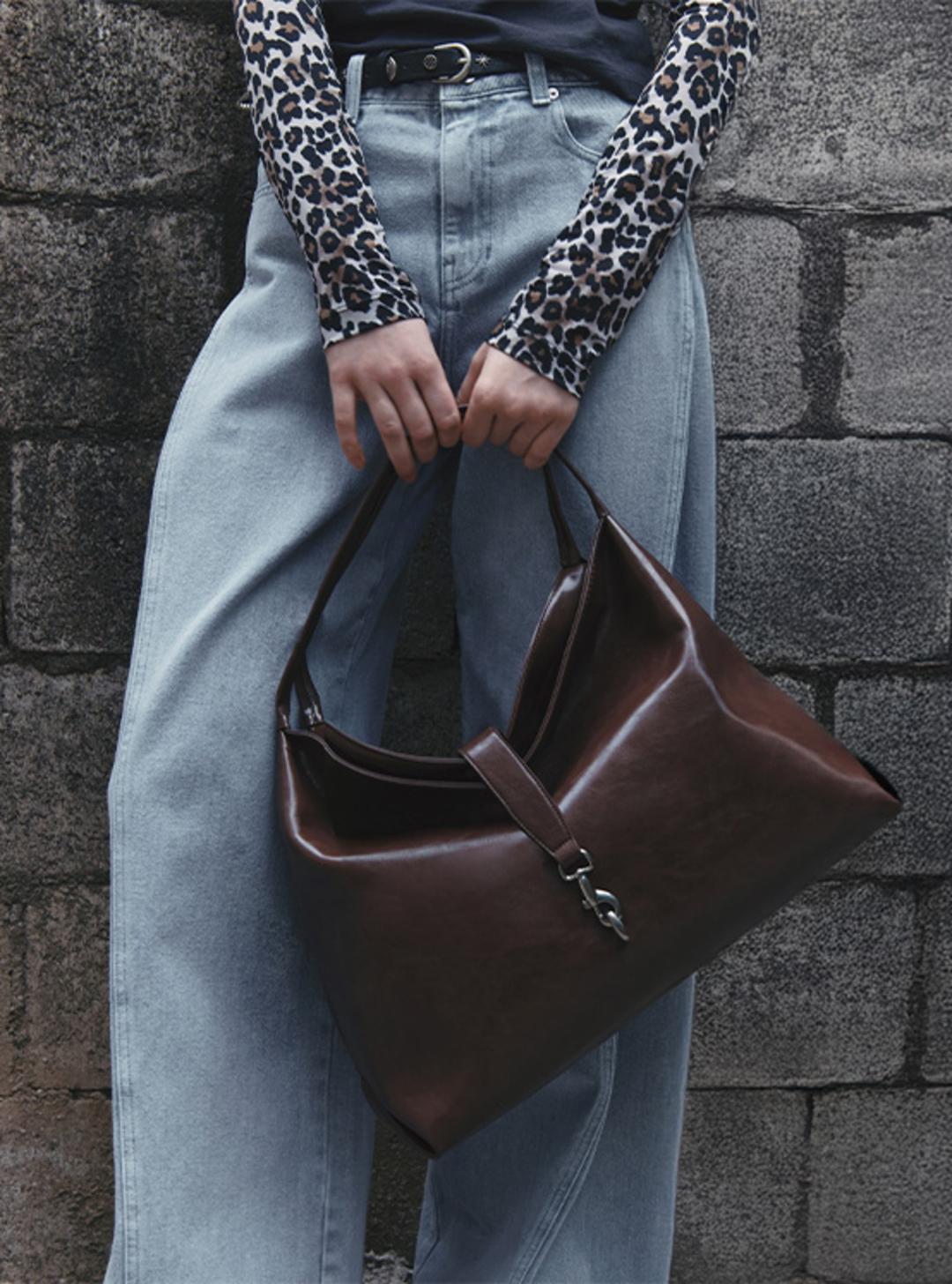 Hailey Large Shoulder in Brown UA5SB076-93