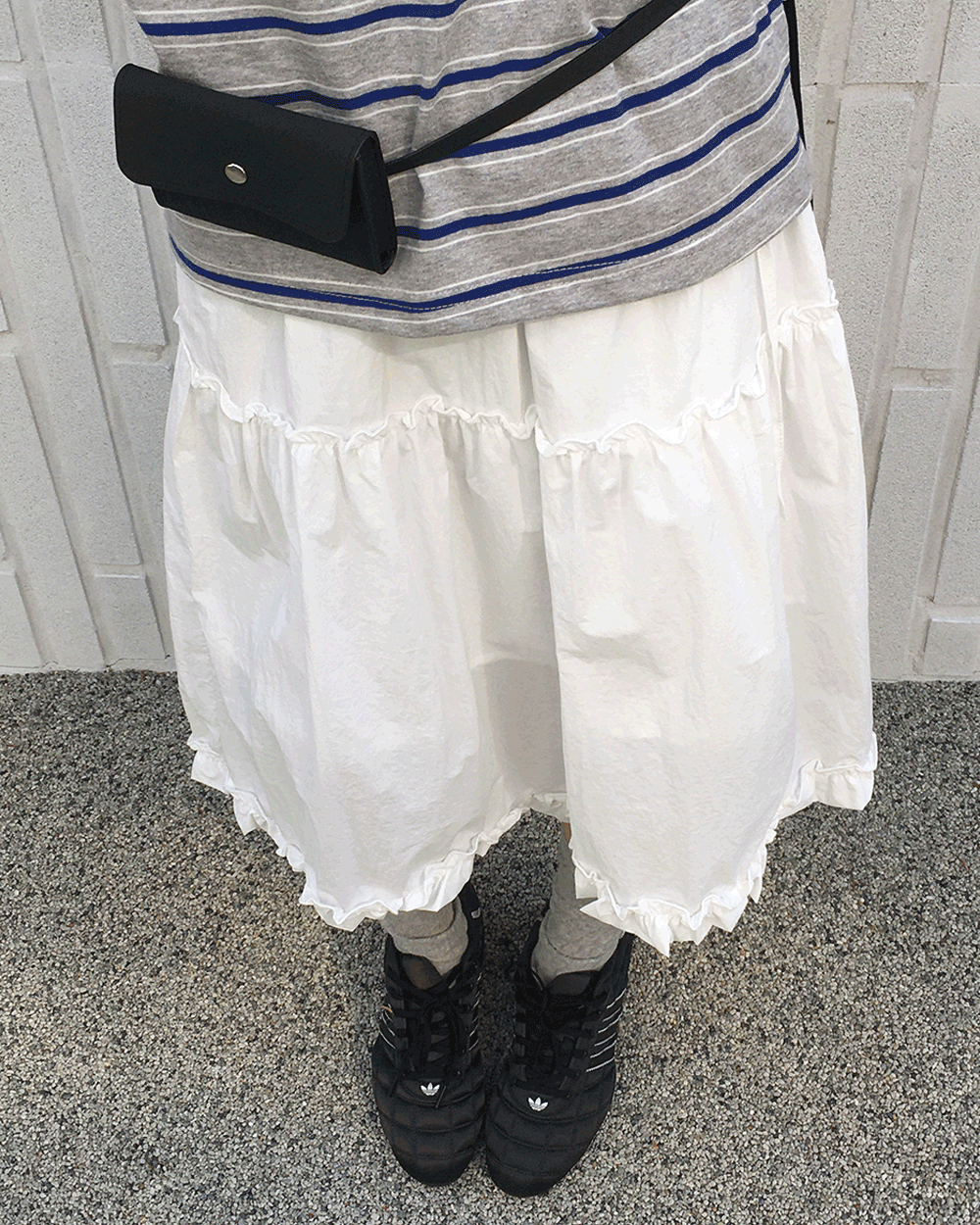 온디드 [일본감성🍧/휴가룩] 츠쿠 프릴 스트랩 밴딩 나일론 미디 스커트