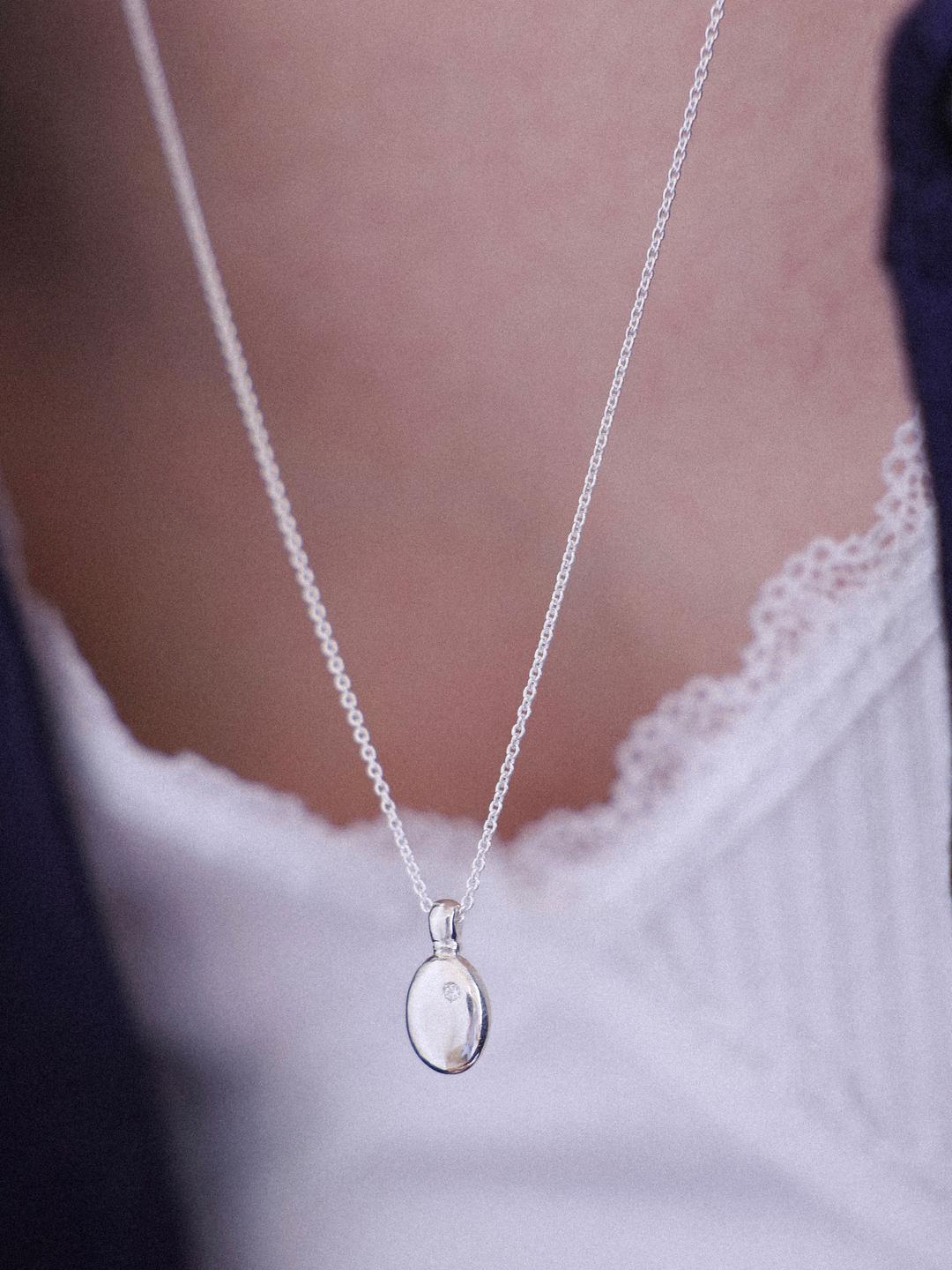 Pebble cubic necklace