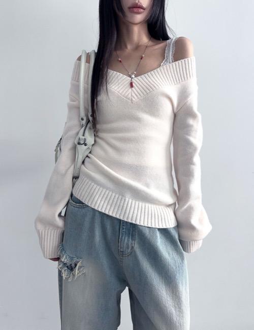 bold off shoulder v knit