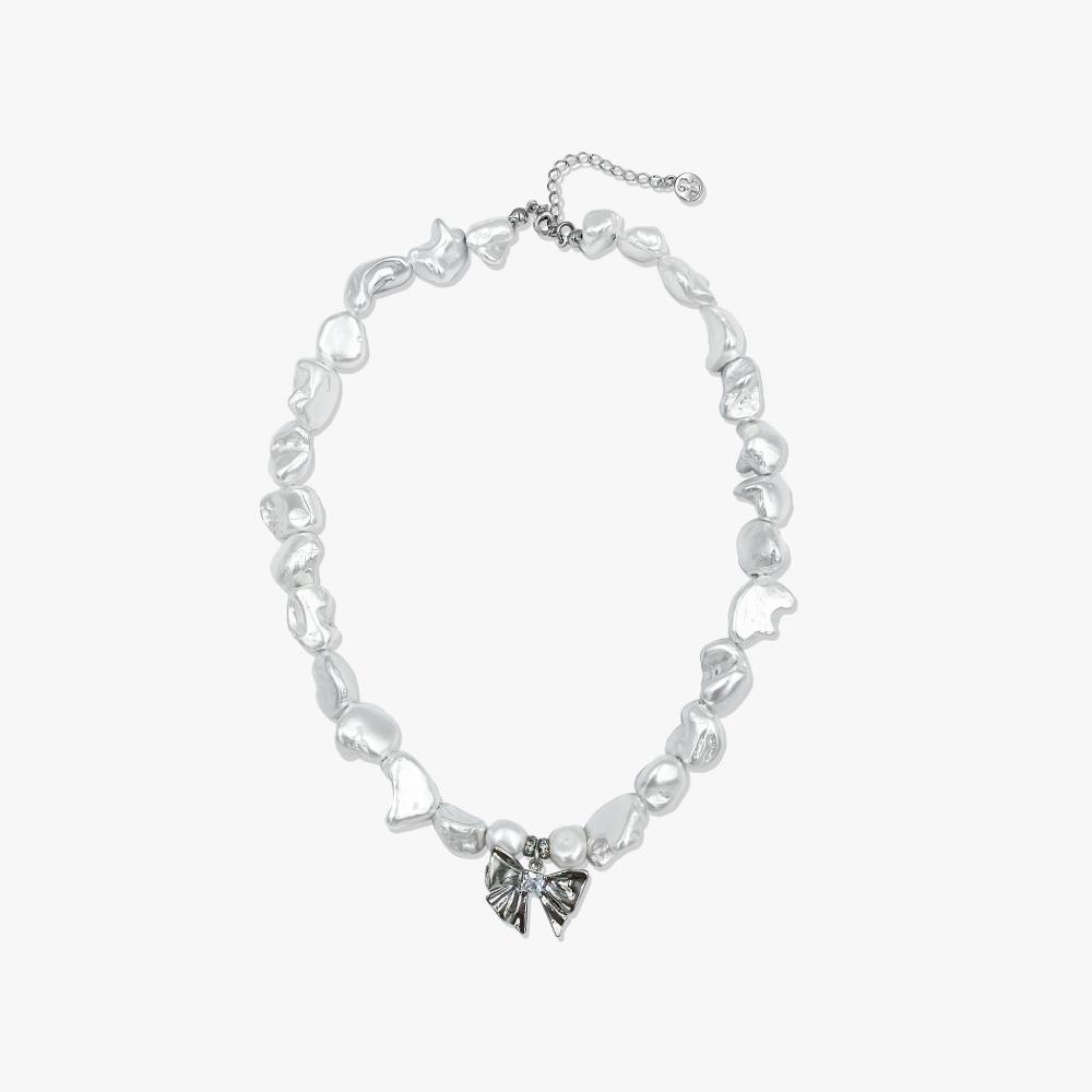 Pearl / Wonky necklace / Silver
