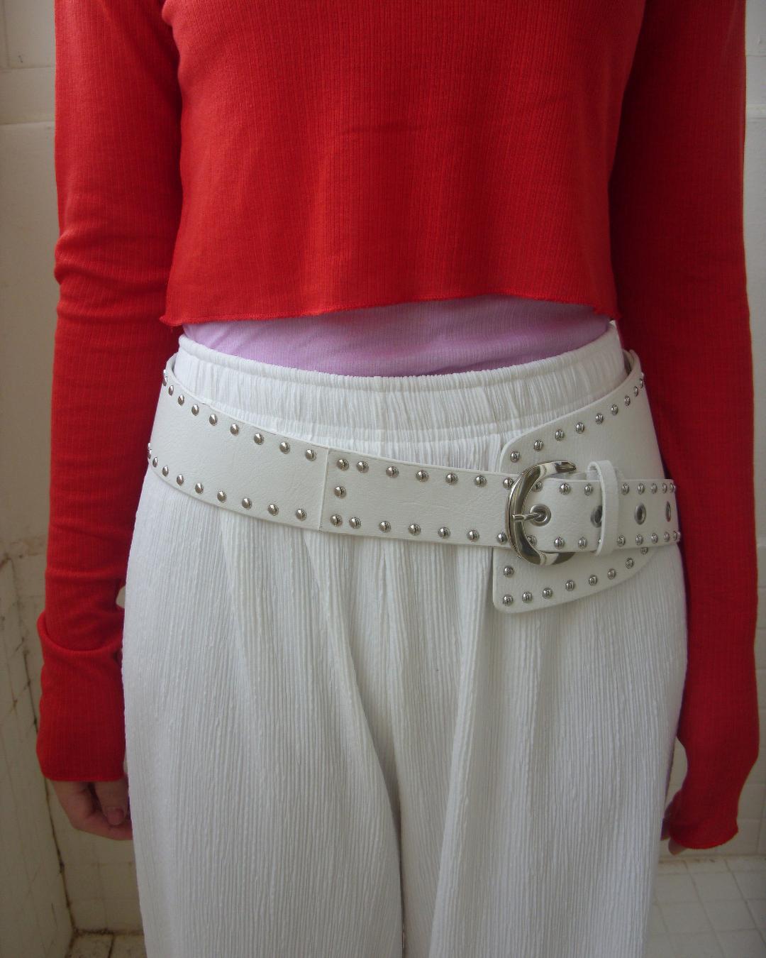 이알알 studded wide belt_white