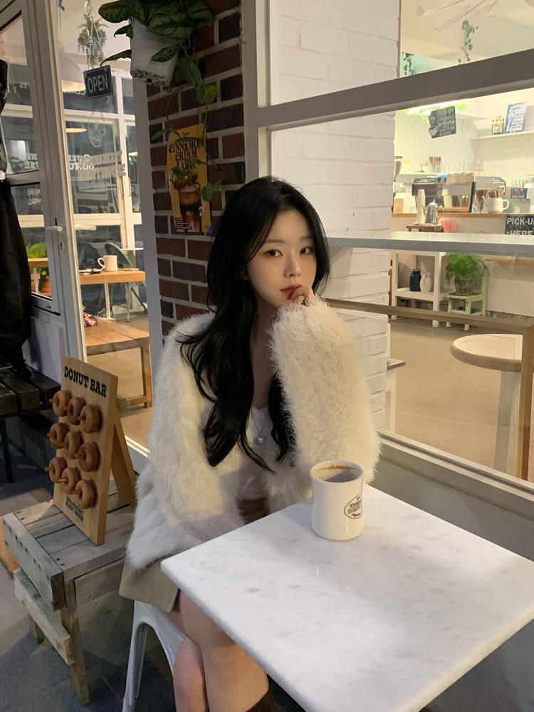 밀크 브이넥 루즈핏 겨울 앙고라 퍼 가디건