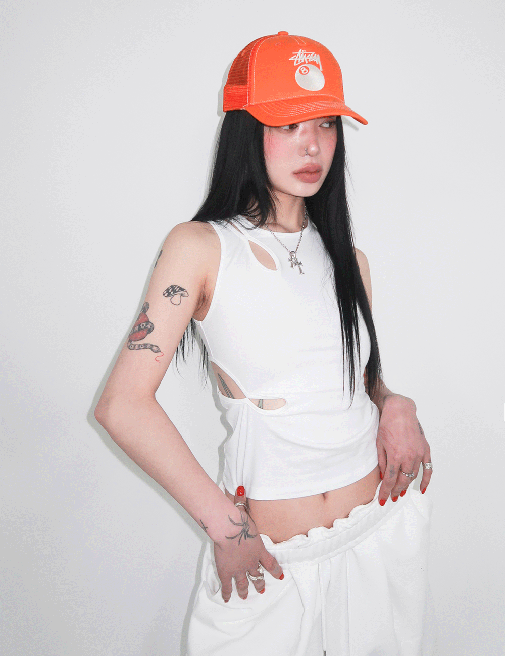 PINCHING CUT-OUT SLEEVELESS / 핀칭 컷아웃 슬리브리스
