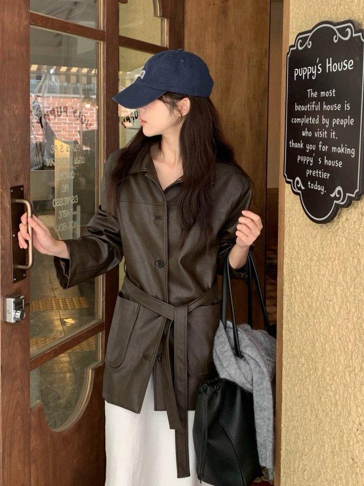 레이디쁨 25FW 베르가못 레더 워크 자켓 스트랩 가죽 하프 JK 재진행