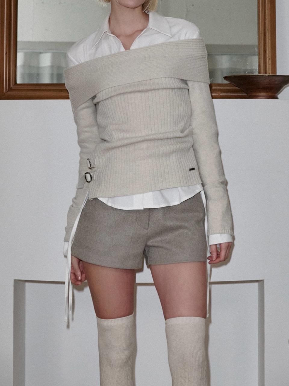 Antique Buckle Off-Shoulder Knit (oatmeal)