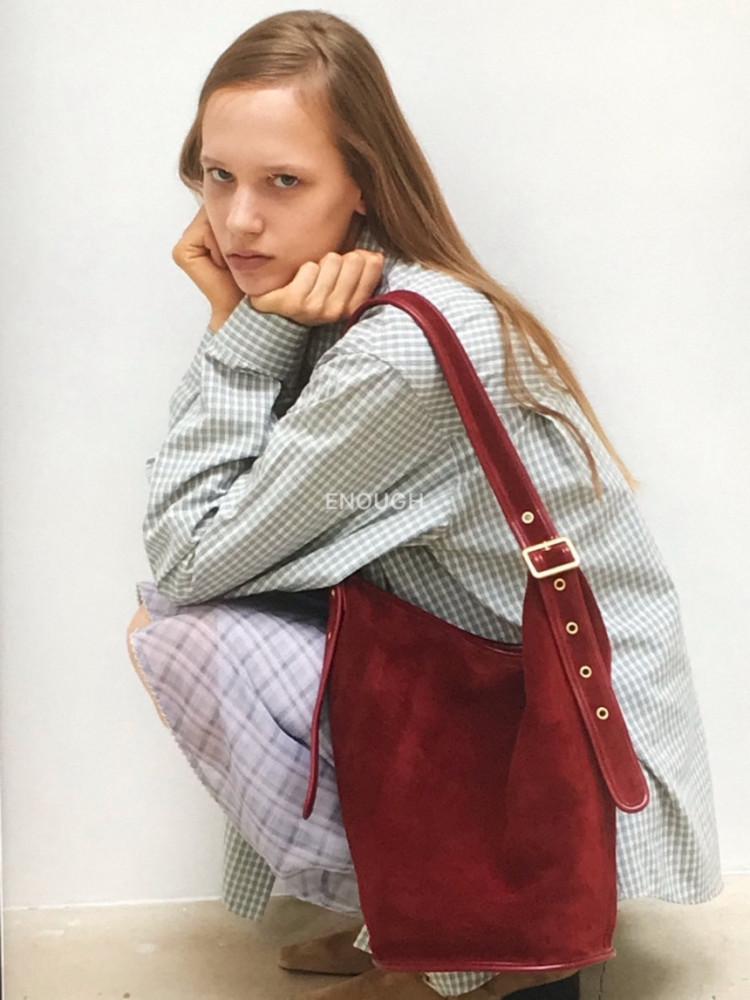 위아 밀라노 숄더백 소가죽 스웨이드 데일리 패션가방 여자 스타일리시룩 데일리룩  캐주얼 이너프