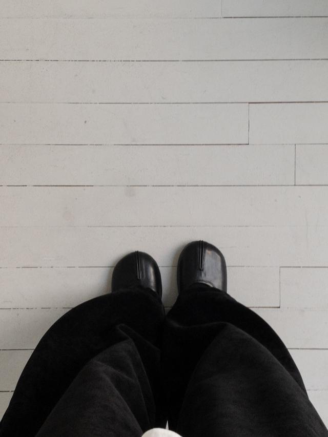 Tabi like strap shoes