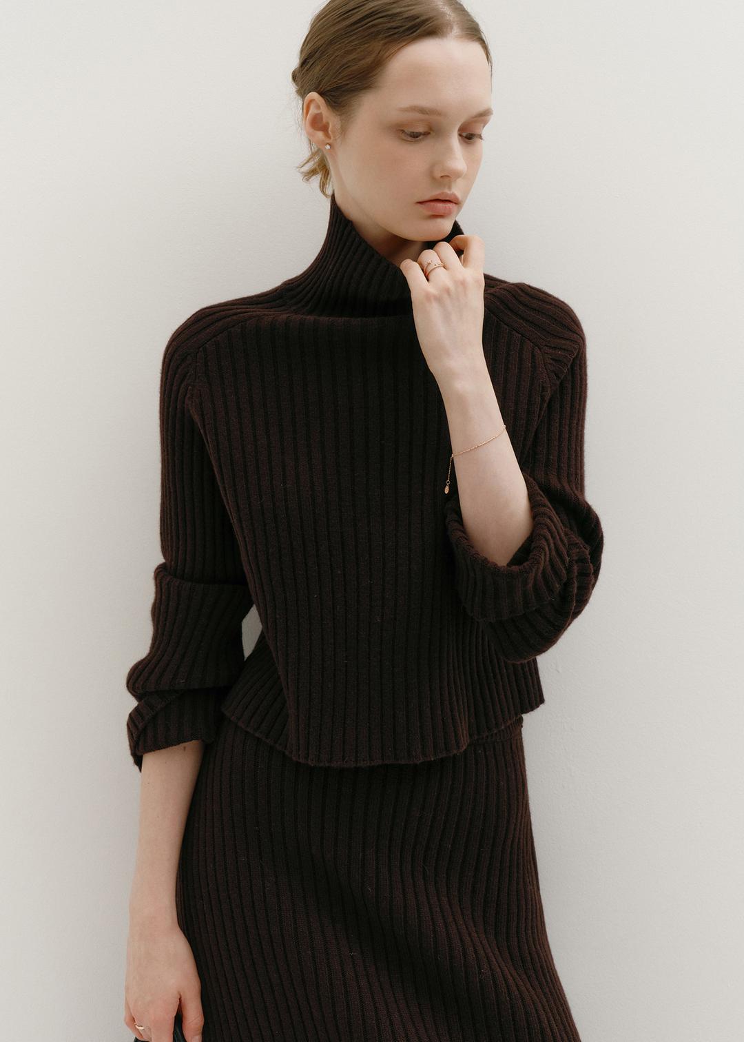 마일 리브드 터틀넥 니트