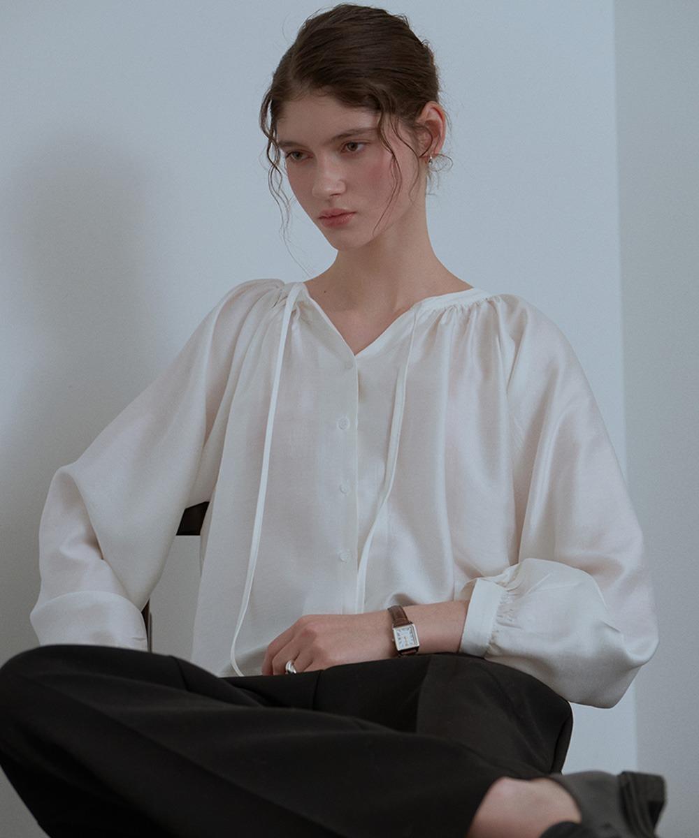 Shirring Volume Blouse [Ivory]