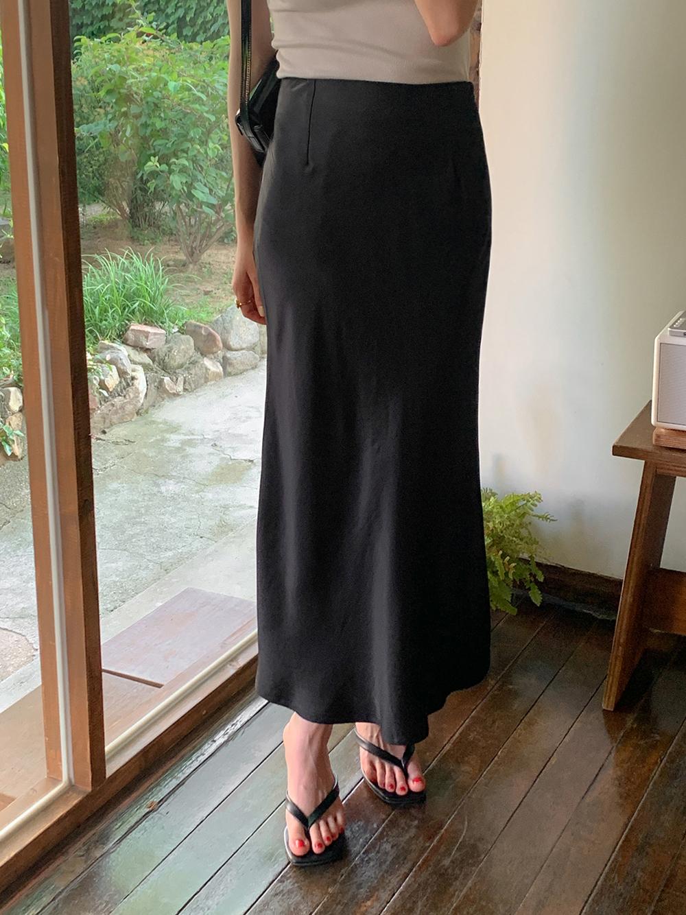 프렌치오브 [🤍하객룩]글로시 새틴 플레어  실크 치마 롱 스커트(4color)