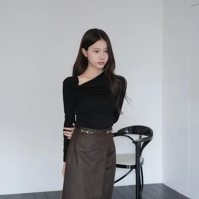 보네 트위스티드 탑 (블랙)