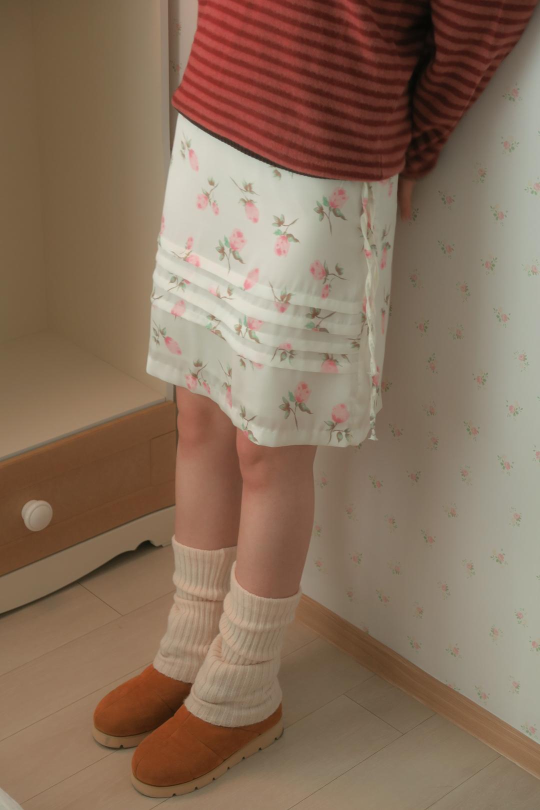 Lemun flower strap midi skirt