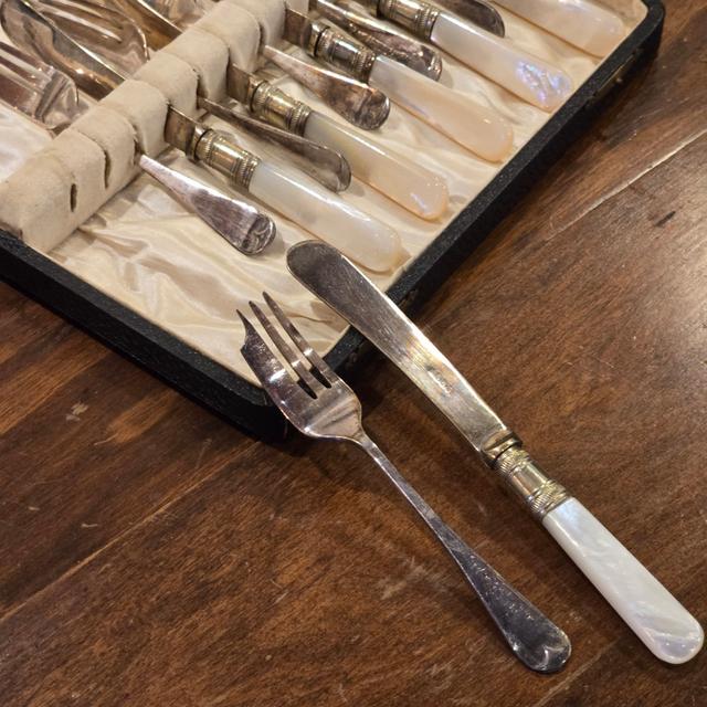 [중고] [빈티지] Sheffield  12 Tea Knives and Forks with Case  은도금 티 나이프 세트