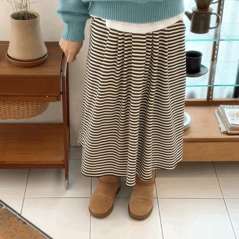 스트라이프 핀턱 A라인 롱스커트