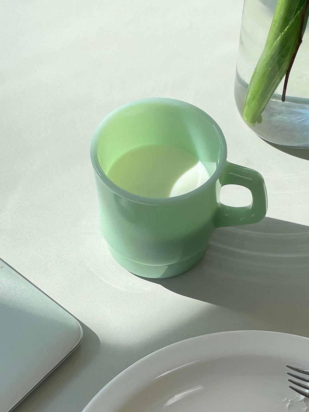 milk glass - mint