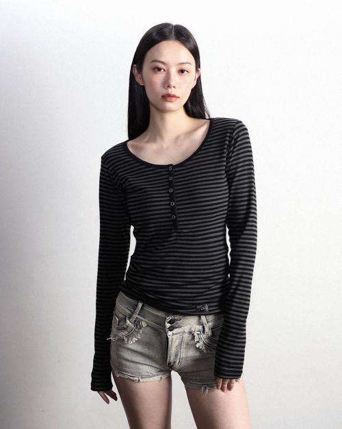 헨리넥 롱슬리브 스트라이프 블랙