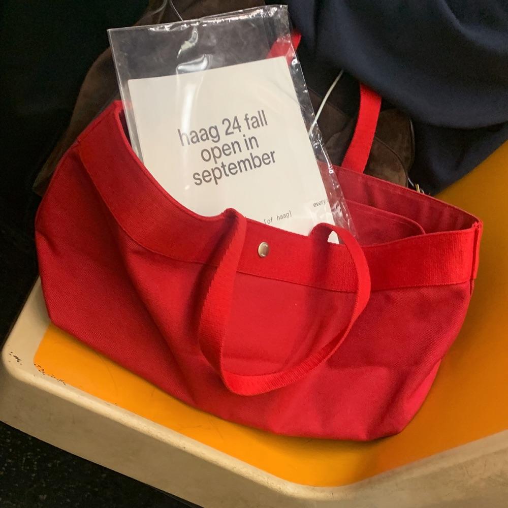 a baguette bag (red)