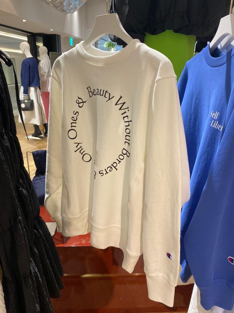 챔피온 X 아담 엣 로페 팜므 콜라보 스웨트 맨투맨