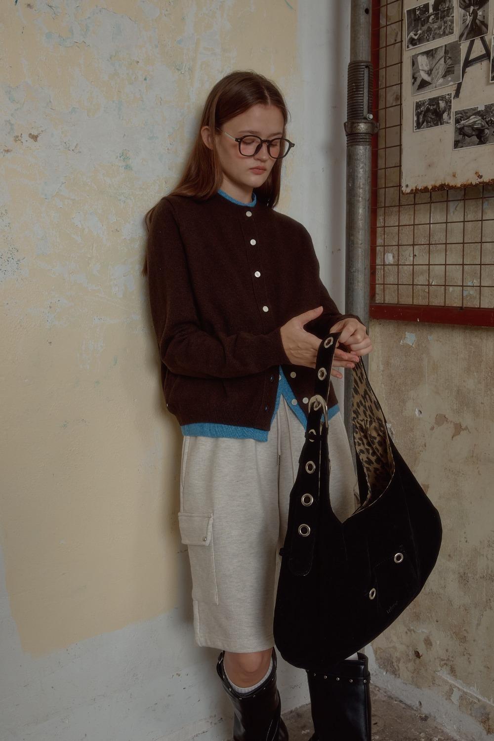 BUCKLE REVERSIBLE SHOULDER BAG_SUEDE BLACK