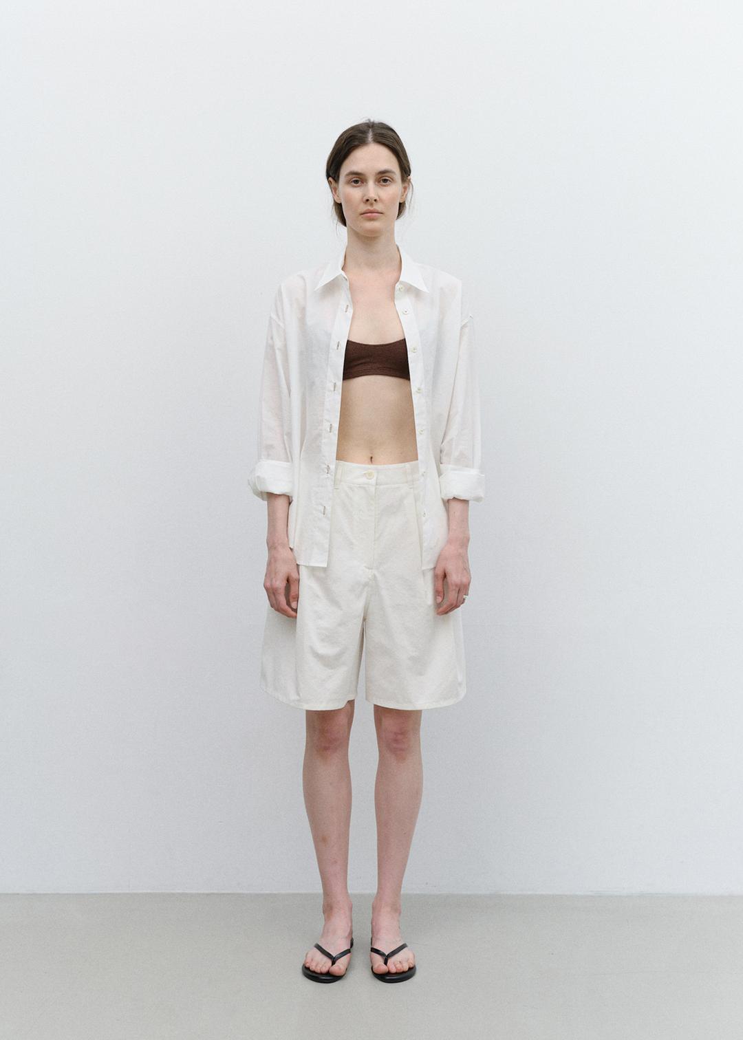 Two Tuck Bermuda Pants in White