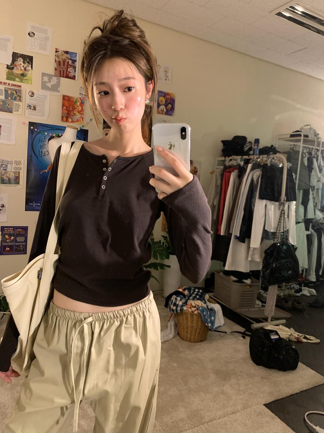 snap button long sleeve tee