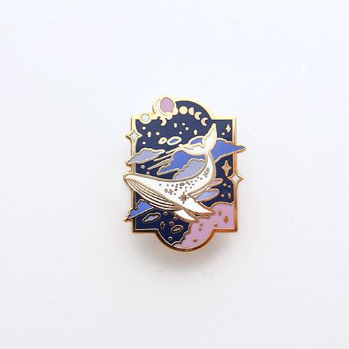 [큐라문] 하늘 고래 구름 뱃지 - 네이비