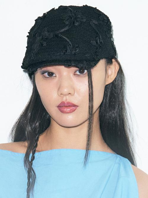 포에지담(POESIEDAME)  CORSAGE FLAT CAP IN BLACK - 사이즈 & 후기 | 무신사