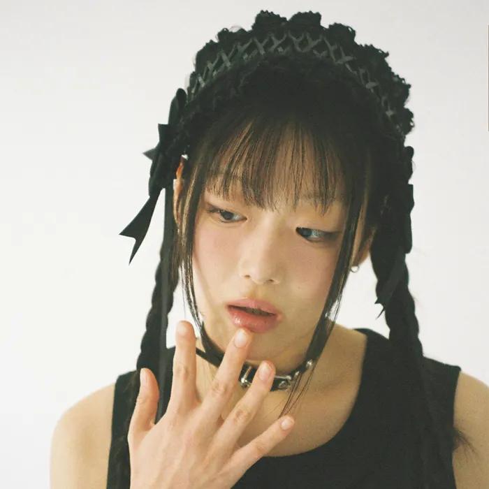 Gothic Lace-Up Headdress - BLACK