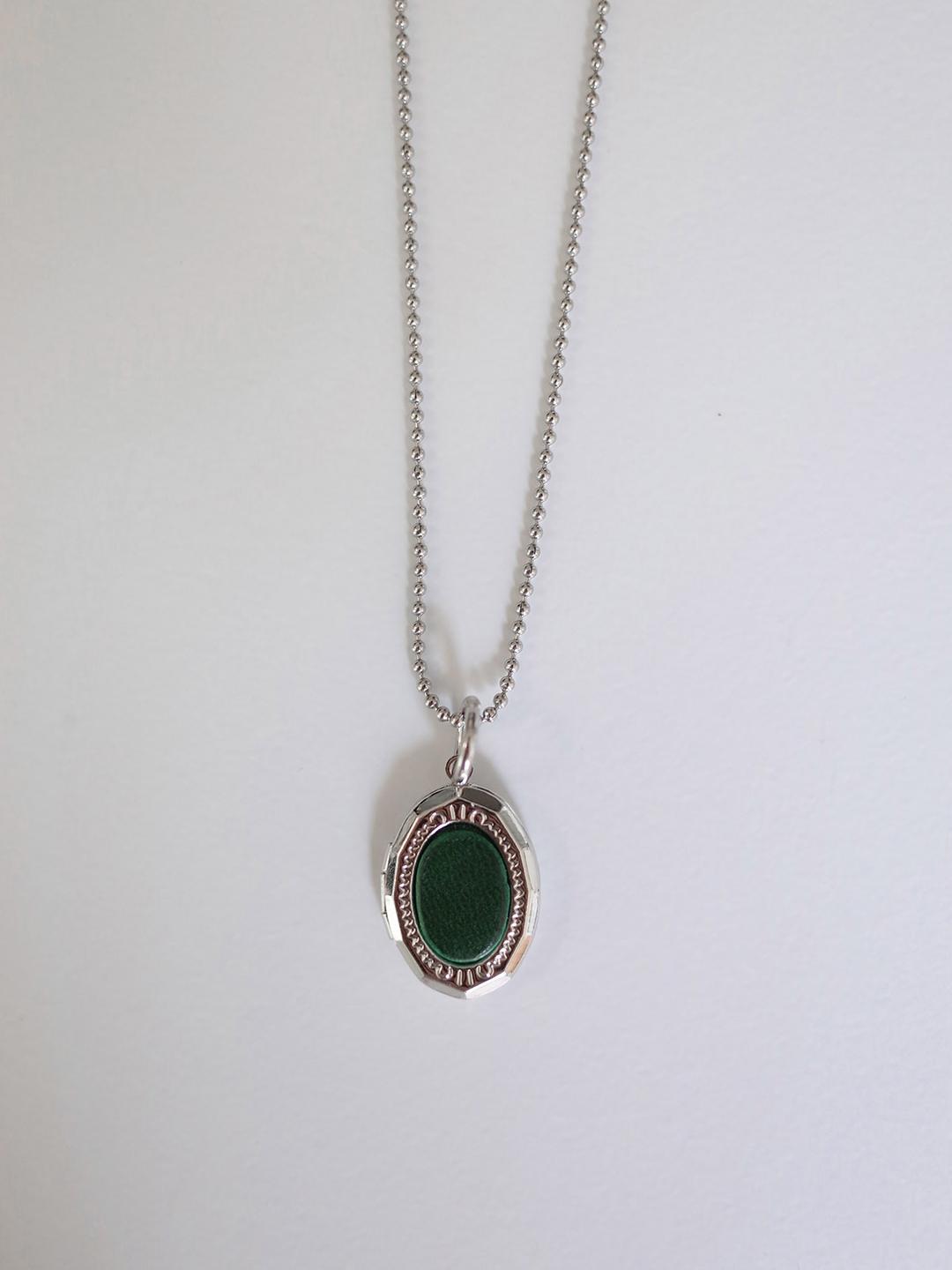 pendant necklace (green)