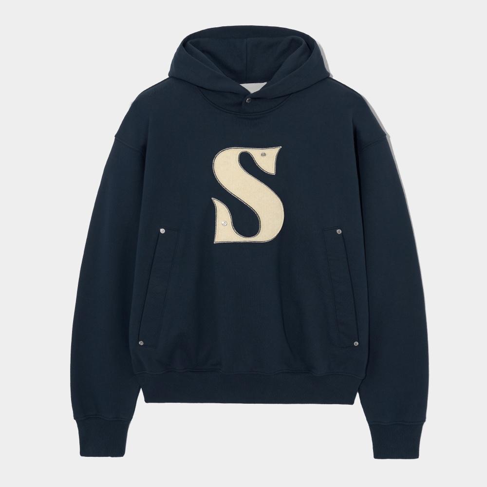 리벳 아플리케 포켓 로고 후드 클래식 네이비