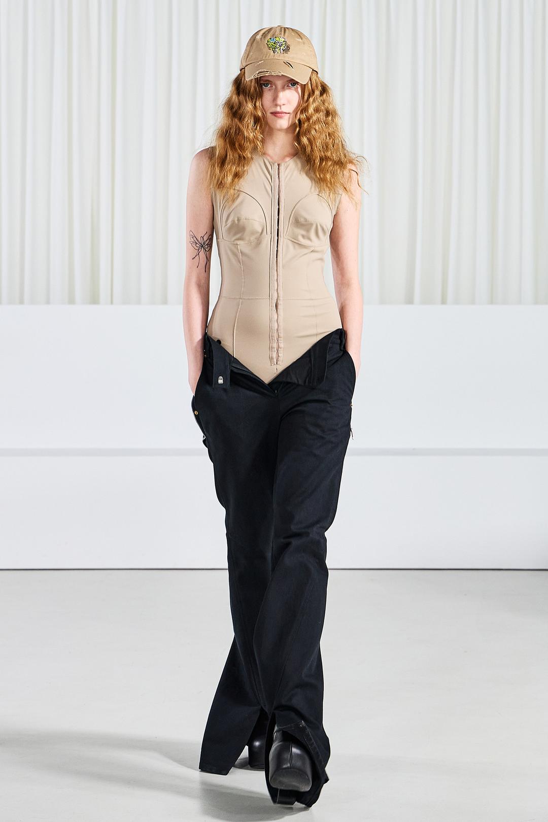 SS25 BLACK HIP LINE ZIP PANTS