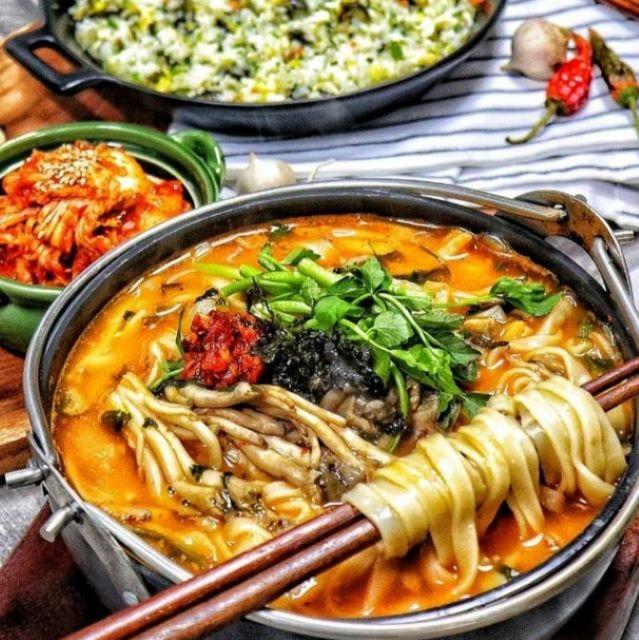 공항칼국수 46년전통 원조버섯칼국수  김치 볶음밥 재료 포함 2~3인분 밀키트&캠핑요리