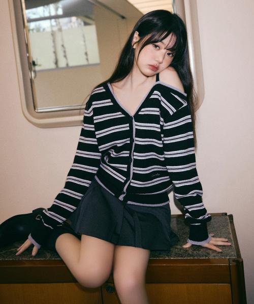 ONE OFF SHOULDER STRIPE WOOL BLENDED CARDIGAN BLACK