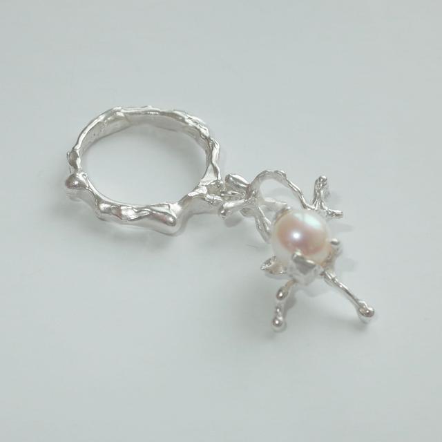 sleeping pearl ring (one-of-one)