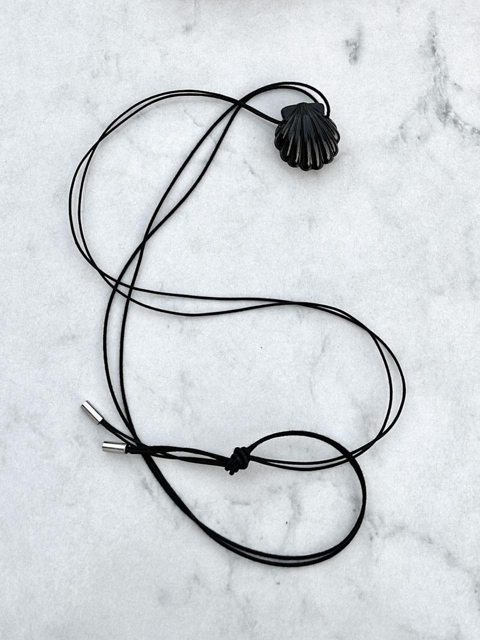 NIGHT SHELL NECKLACE