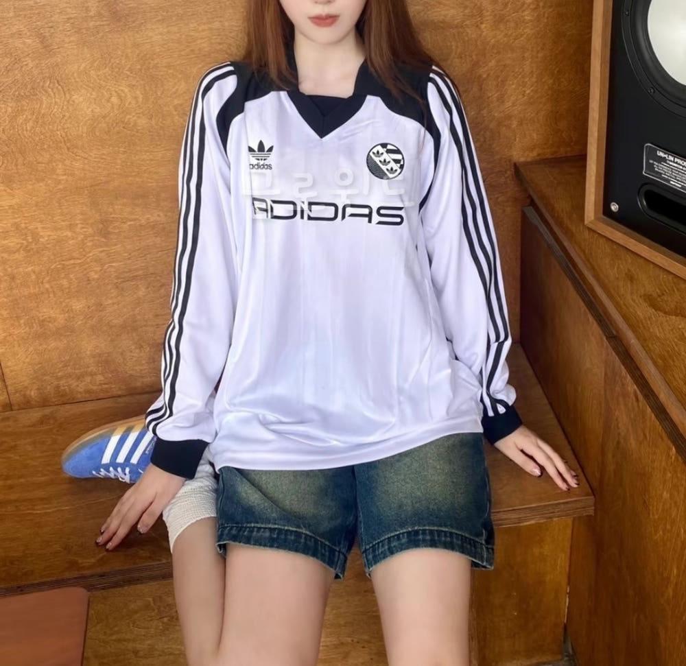 아디다스 아딜레니움 오버사이즈 롱슬리브 풋볼 저지 긴팔 티셔츠 IW3643