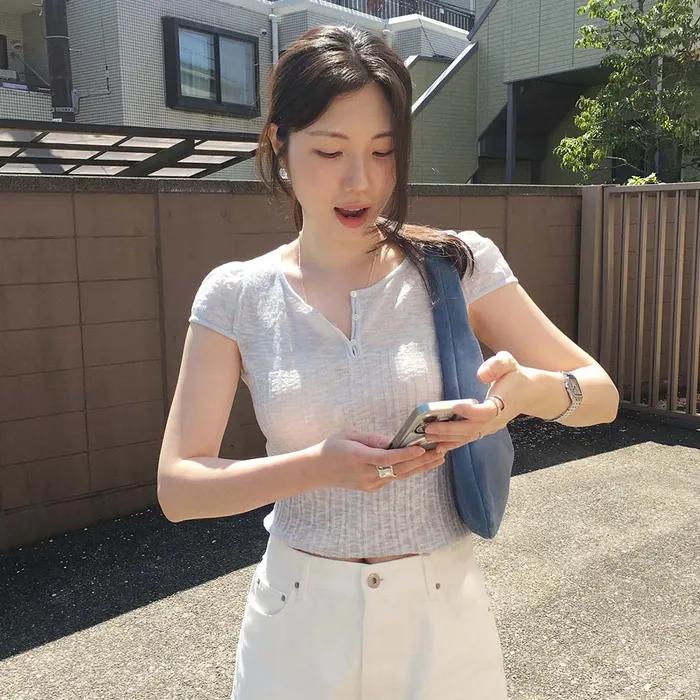 [곰송이gomsongyi X 29Edition] TWO-WAY SHORT SLEEVE KNIT TOP_LIGHT BLUE