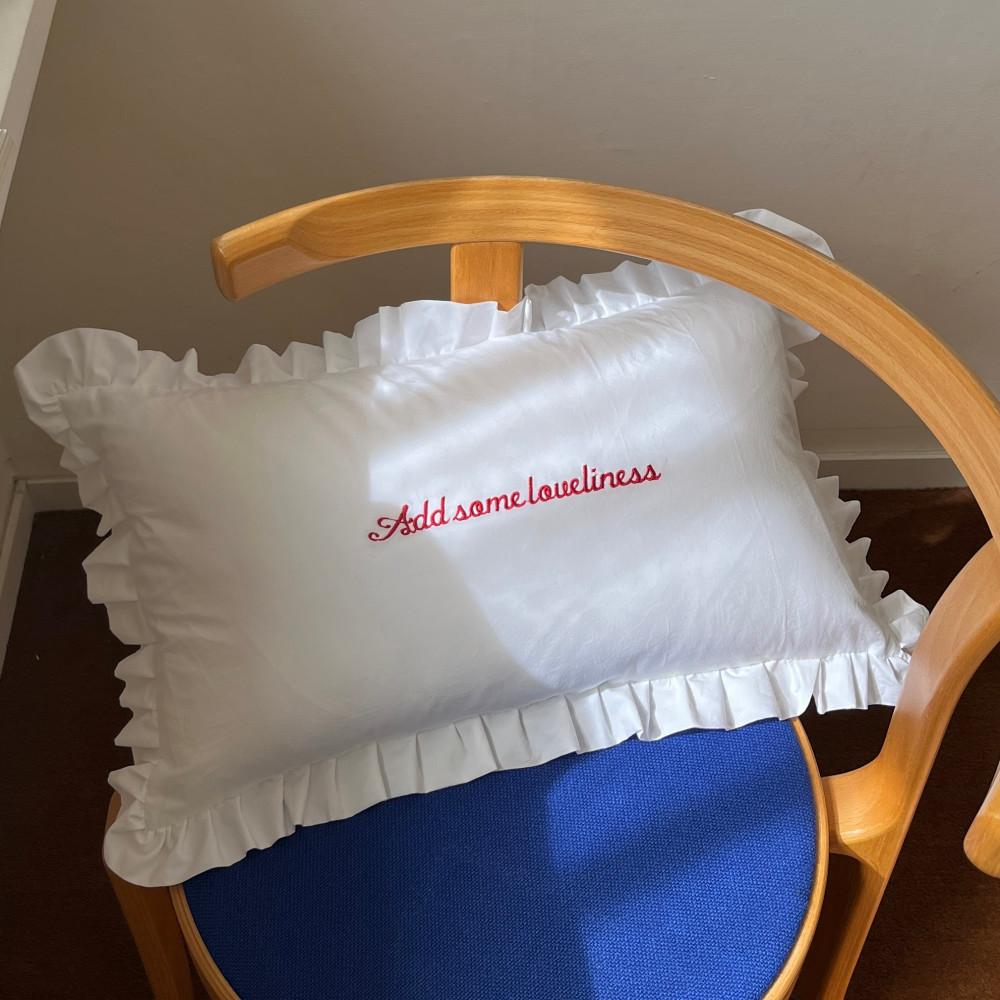 퓨어코튼 화이트 프릴 레터링 베개쿠션커버