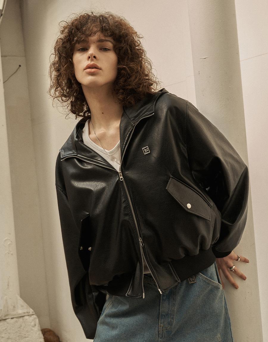 [0003] Nut Leather Label Crop Hooded Jumper (BK)