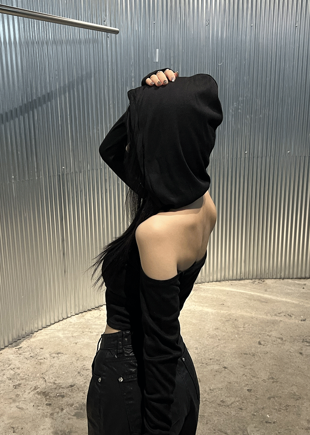 [🔥주문폭주/블랙 컬러 당일배송🚀] 에어리 백리스 컷아웃 후드 긴팔 티셔츠 4color