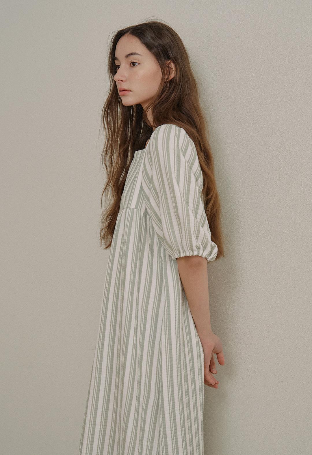 Stripe Pattern Volume One Piece (green)